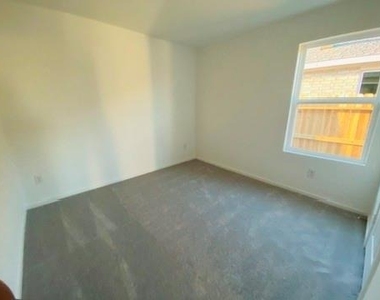 6611 Sassafras Green Drive - Photo Thumbnail 17