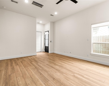 7117 Goforth Street - Photo Thumbnail 3