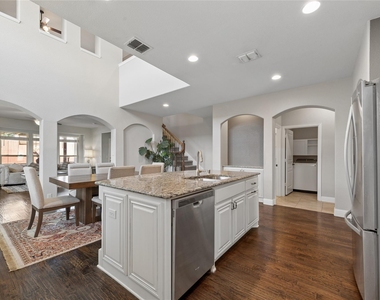 916 Marion Farm Rd - Photo Thumbnail 5