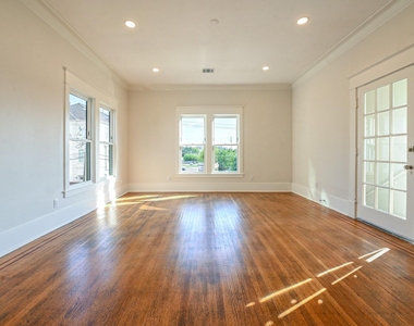 811 Stuart Street - Photo Thumbnail 4
