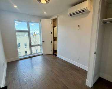334 Evergreen Avenue - Photo Thumbnail 13