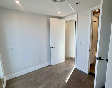 334 Evergreen Avenue - Photo Thumbnail 3