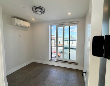 334 Evergreen Avenue - Photo Thumbnail 4