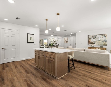 5207 Hummingbird Street - Photo Thumbnail 4