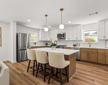 5207 Hummingbird Street - Photo Thumbnail 2
