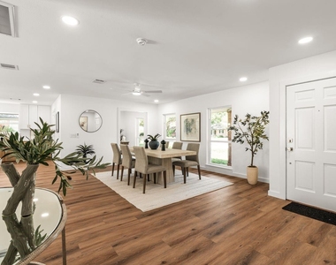 5207 Hummingbird Street - Photo Thumbnail 8