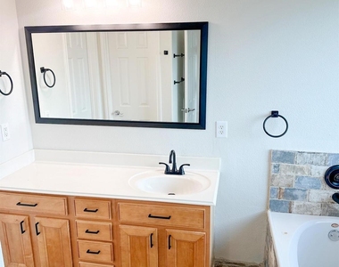4027 Falvel Cove Drive - Photo Thumbnail 9