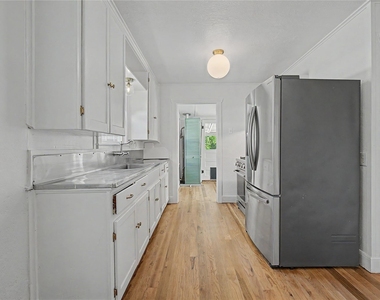 304 Foster Street - Photo Thumbnail 3