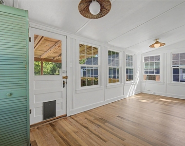 304 Foster Street - Photo Thumbnail 13