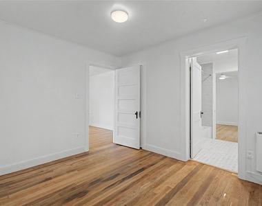 304 Foster Street - Photo Thumbnail 11