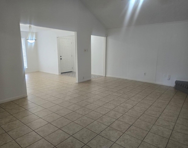 10622 Beckfield Drive - Photo Thumbnail 4