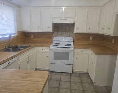 10622 Beckfield Drive - Photo Thumbnail 6