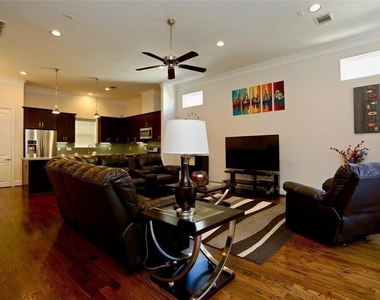 948 W 24th Street - Photo Thumbnail 3