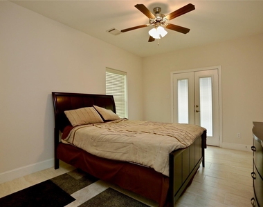 948 W 24th Street - Photo Thumbnail 11