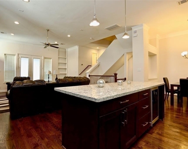 948 W 24th Street - Photo Thumbnail 8