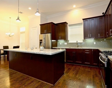 948 W 24th Street - Photo Thumbnail 6