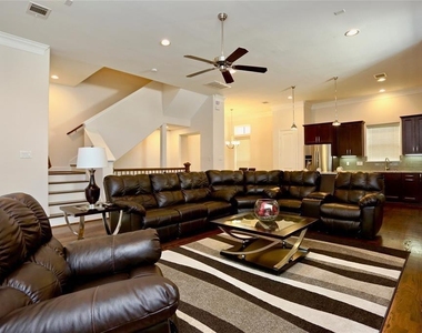 948 W 24th Street - Photo Thumbnail 4