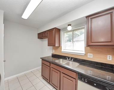 1911 Hammerwood Drive - Photo Thumbnail 21