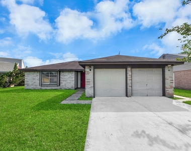 1911 Hammerwood Drive - Photo Thumbnail 1