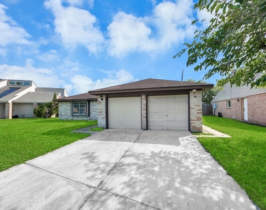 1911 Hammerwood Drive - Photo Thumbnail 3
