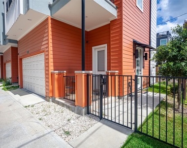 1507 Hickory Street - Photo Thumbnail 4
