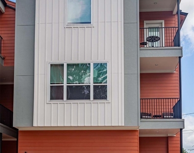 1507 Hickory Street - Photo Thumbnail 2