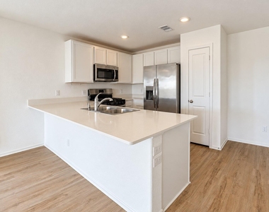 4606 Sterling Prairie Trail - Photo Thumbnail 9