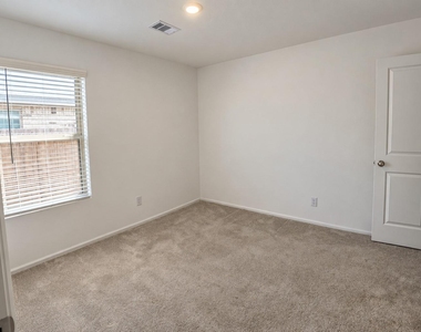 4606 Sterling Prairie Trail - Photo Thumbnail 10