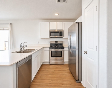 4606 Sterling Prairie Trail - Photo Thumbnail 7