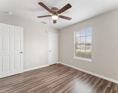 44422 Us 290 Business Streets - Photo Thumbnail 9