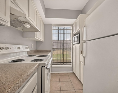 12656 Windsor Village Drive - Photo Thumbnail 15