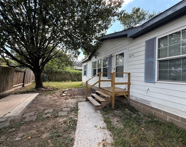 905 Grenshaw Street - Photo Thumbnail 1
