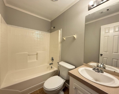 905 Grenshaw Street - Photo Thumbnail 11