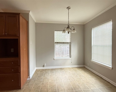905 Grenshaw Street - Photo Thumbnail 6
