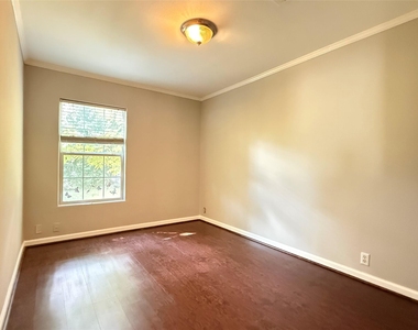 905 Grenshaw Street - Photo Thumbnail 10