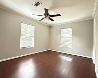 905 Grenshaw Street - Photo Thumbnail 7