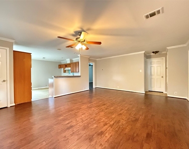 905 Grenshaw Street - Photo Thumbnail 3