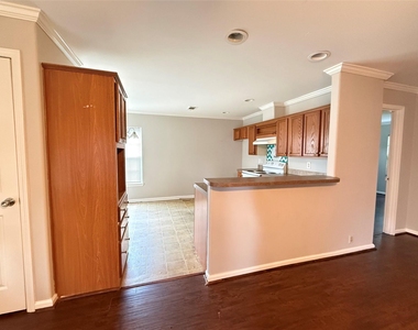 905 Grenshaw Street - Photo Thumbnail 4
