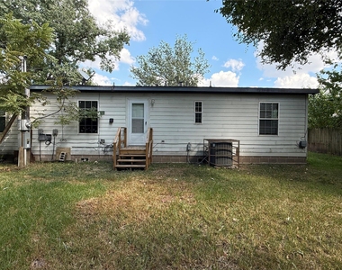 905 Grenshaw Street - Photo Thumbnail 12