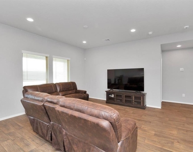 21506 Hartford Hollow Lane - Photo Thumbnail 8