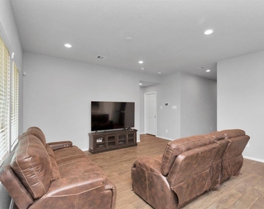 21506 Hartford Hollow Lane - Photo Thumbnail 6
