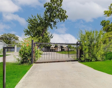 2725 Lone Oak Road - Photo Thumbnail 8