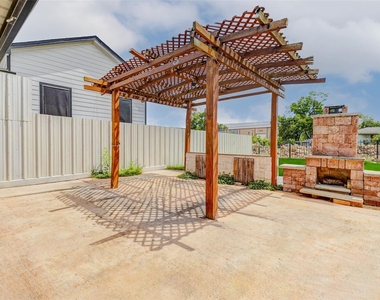 2725 Lone Oak Road - Photo Thumbnail 5