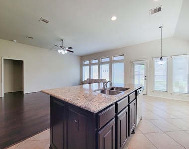 2710 Bamboo Lane - Photo Thumbnail 20