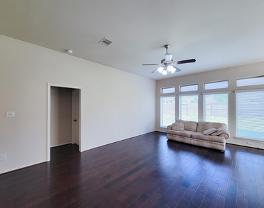 2710 Bamboo Lane - Photo Thumbnail 21