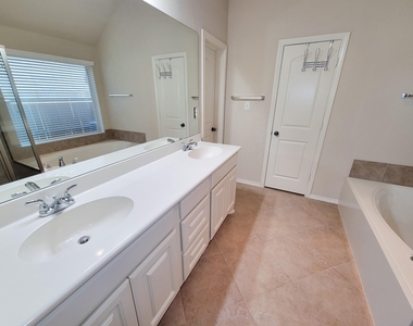 2710 Bamboo Lane - Photo Thumbnail 31