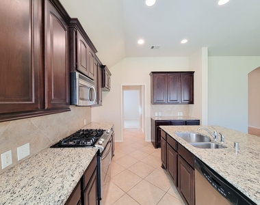 2710 Bamboo Lane - Photo Thumbnail 17