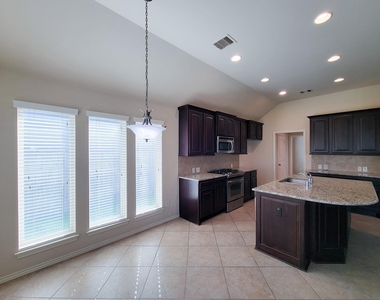 2710 Bamboo Lane - Photo Thumbnail 15