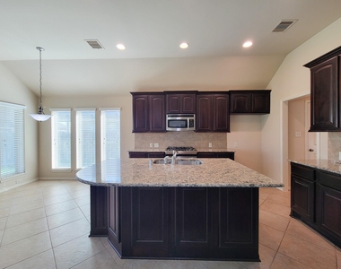 2710 Bamboo Lane - Photo Thumbnail 11