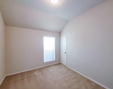2710 Bamboo Lane - Photo Thumbnail 35
